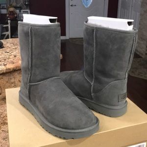 Size 10 classic short UGG